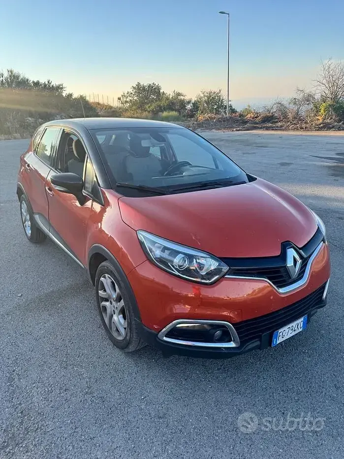 Usata Renault Captur 90 CV (66 kW) 2016 Arancione SUV