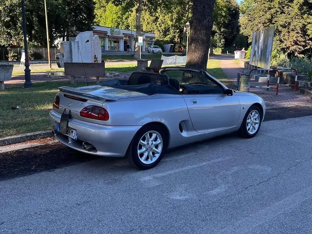 Usata MG F 120 CV (88 kW) 2000 Argento Cabrio