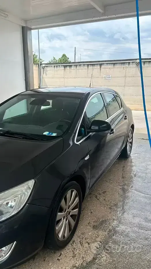 Usata Opel Astra 125 CV (91 kW) 2010 Grigio Berlina