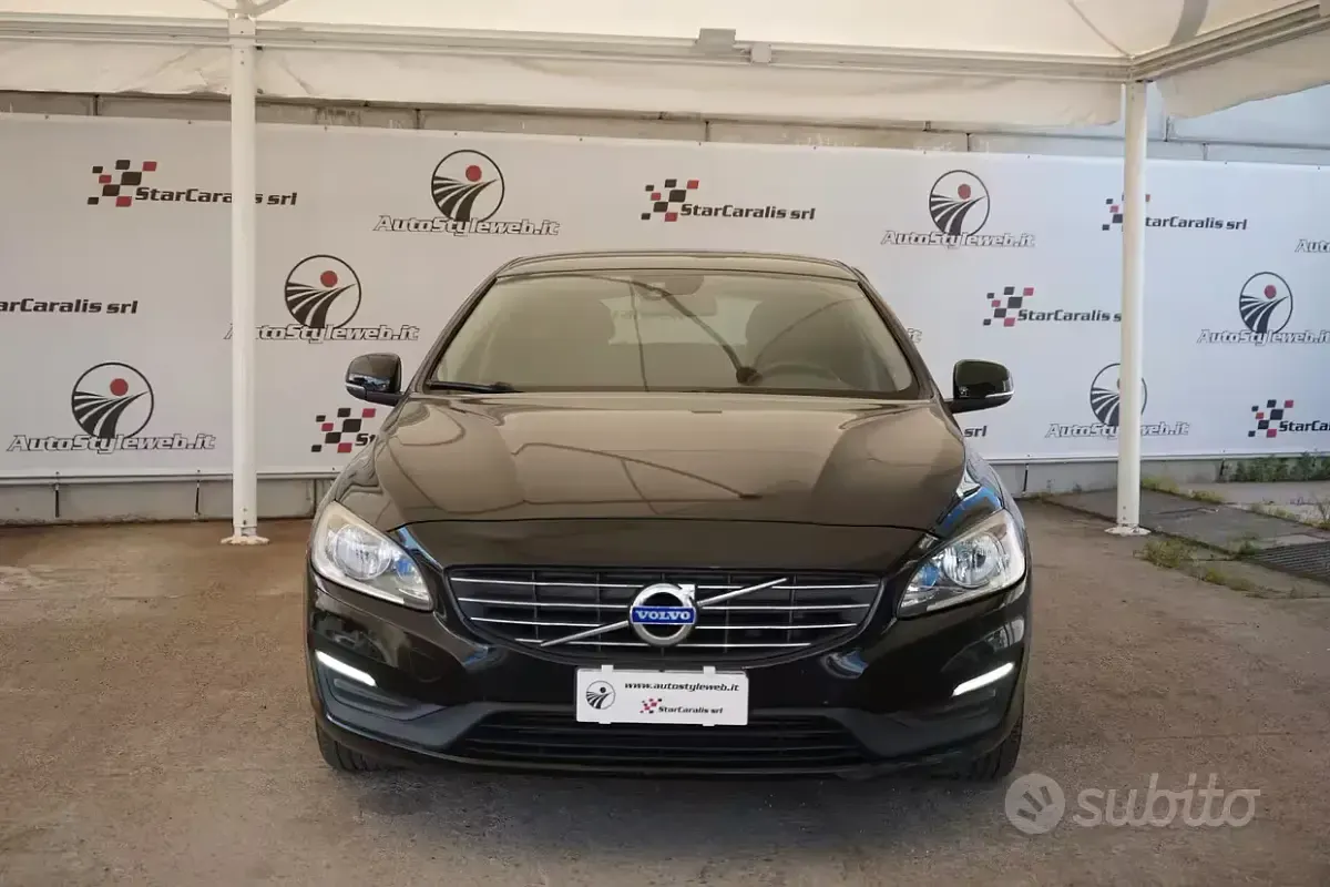 Usata Volvo V60 Kinetic 115 CV (84 kW) 2015 Nero Station wagon