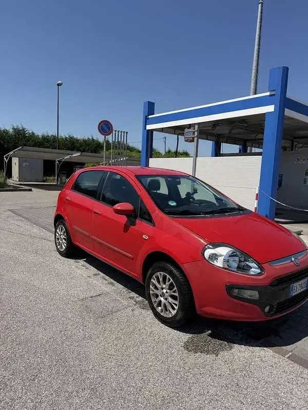 Usata Fiat Punto Evo Emotion 77 CV (56 kW) 2010 Rosso Utilitaria