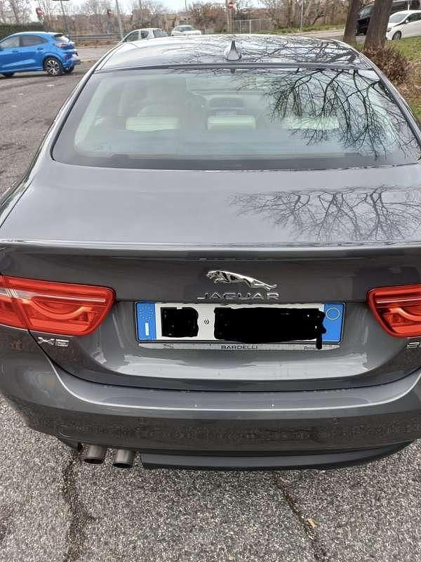 Usata Jaguar XE Portfolio 180 CV (132 kW) 2015 Grigio Berlina