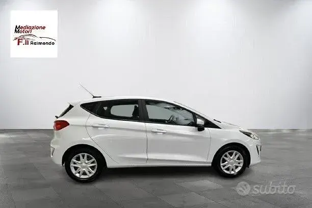 Usata Ford Fiesta 86 CV (63 kW) 2019 Bianco Utilitaria