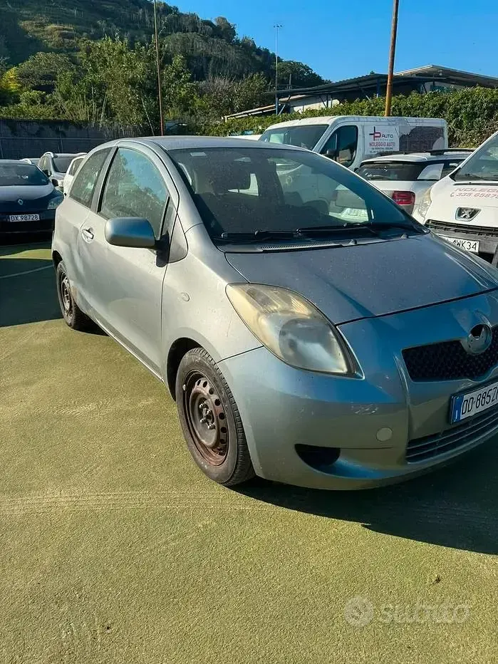 Usata Toyota Yaris 84 CV (61 kW) 2006 Grigio Berlina