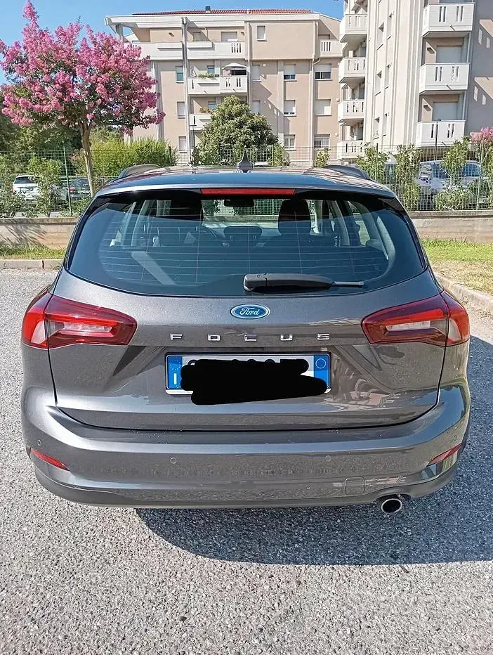 Usata Ford Focus 120 CV (88 kW) 2022 Grigio Station wagon