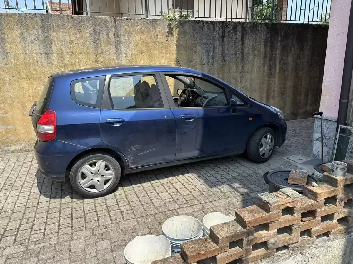 Usata Honda Jazz 78 CV (57 kW) 2003 Bluazzurro Utilitaria