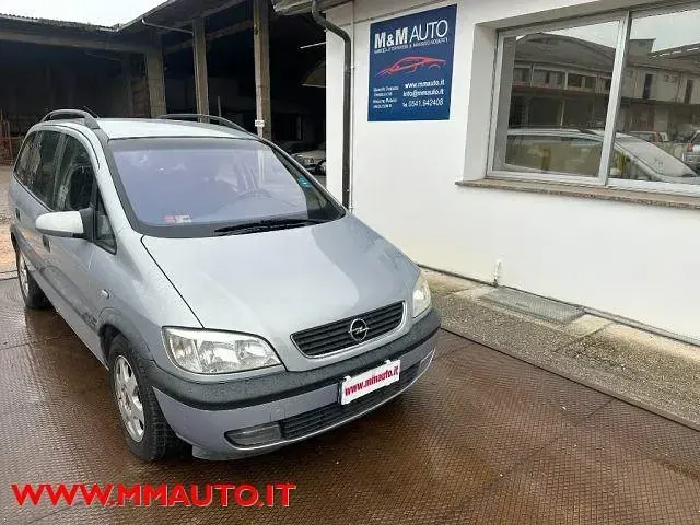 Usata Opel Zafira Elegance 101 CV (74 kW) 2002 Argento Monovolume