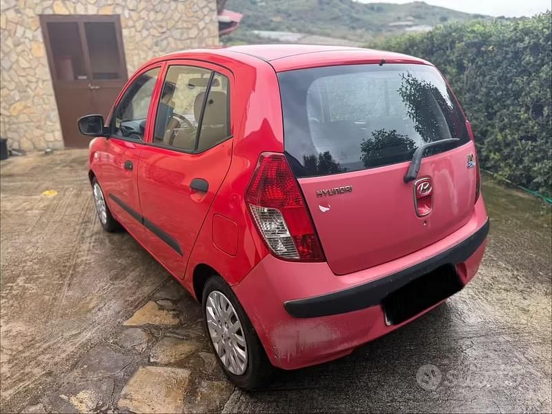 Usata Hyundai i10 Active 66 CV (48 kW) 2009 Rosso Utilitaria