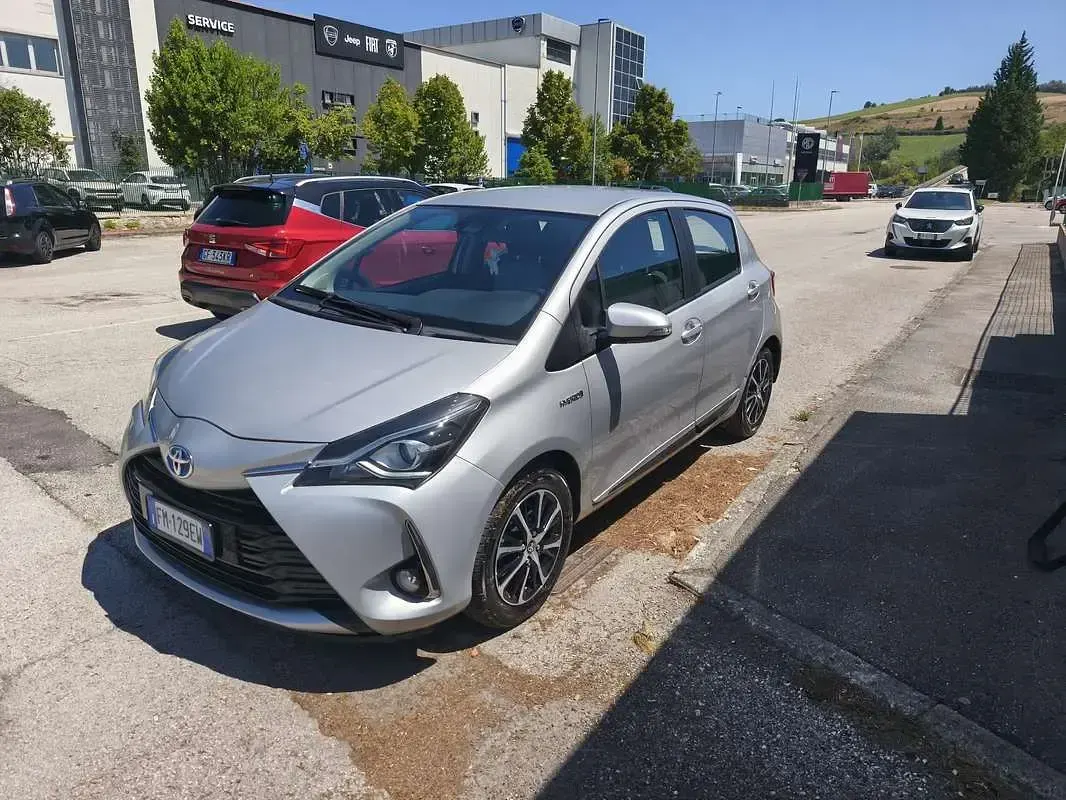 Usata Toyota Yaris Hybrid Active 73 CV (53 kW) 2018 Berlina