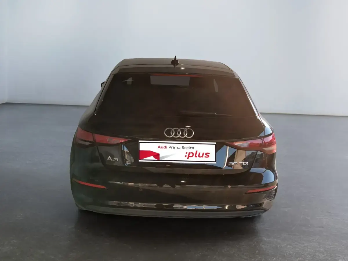 Usata Audi A3 Sportback Business 116 CV (85 kW) 2022 Nero Utilitaria