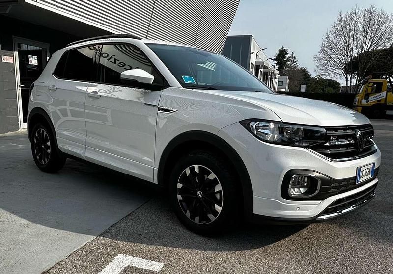 Usata VW T-Cross Sportline 95 CV (69 kW) 2022 Pure white SUV