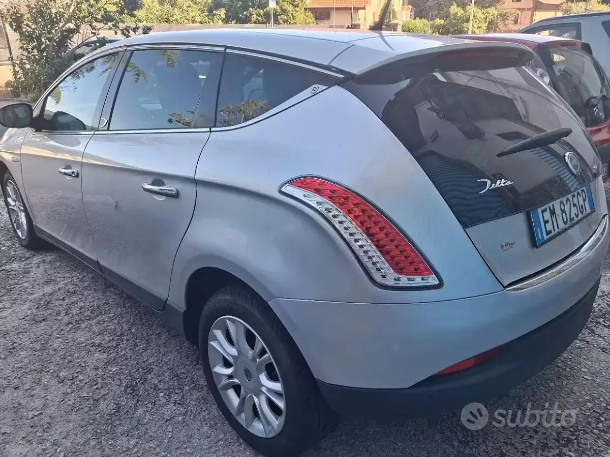 Usata Lancia Delta 120 CV (88 kW) 2012 Utilitaria