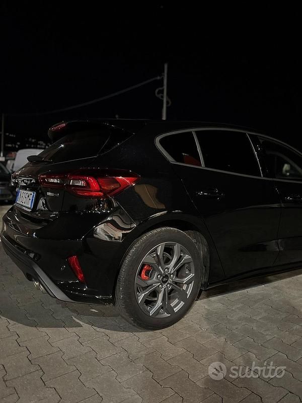 Usata Ford Focus ST-Line 125 CV (91 kW) 2023 Nero Utilitaria