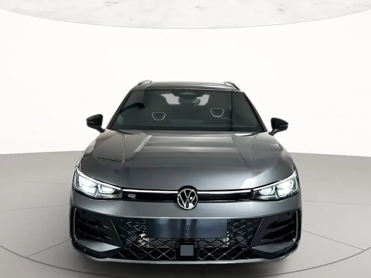 Nuova VW Passat R-line Plus 150 CV (110 kW) 2026 Diabase grey metallizzato Station wagon