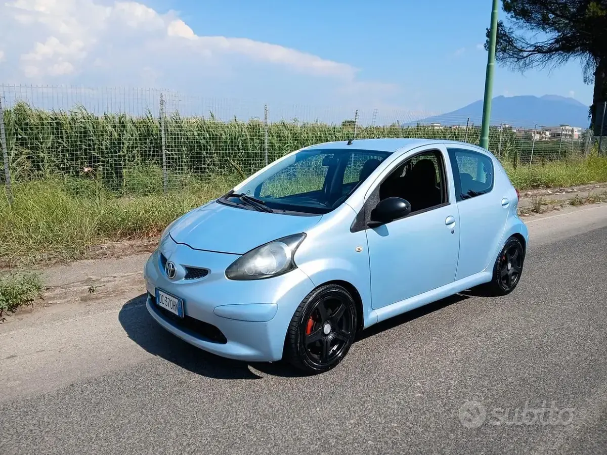 Usata Toyota Aygo Sol 68 CV (50 kW) 2006 Blu Utilitaria