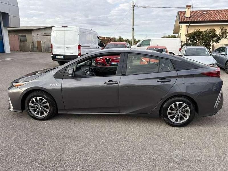 Usata Toyota Prius Active 98 CV (72 kW) 2018 Nero Utilitaria
