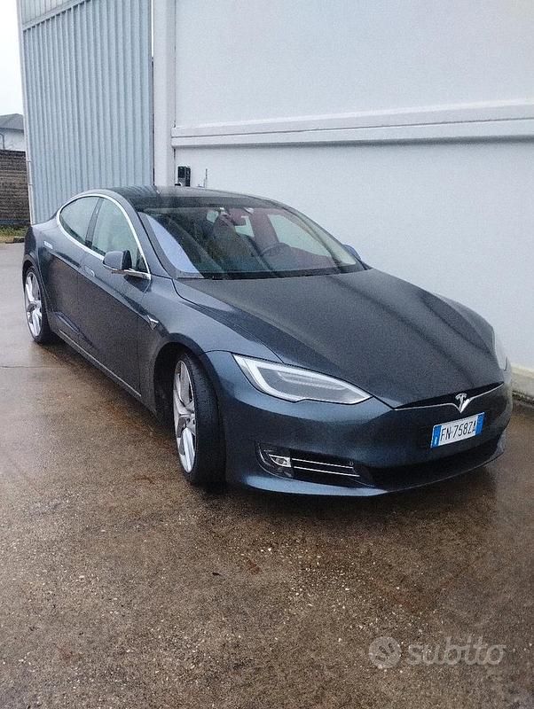Usata Tesla Model S 231 kW (315 CV) 2018 Grigio Utilitaria
