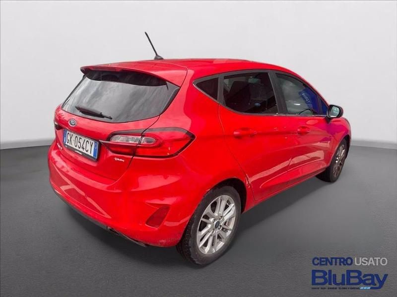 Usata Ford Fiesta Titanium 75 CV (55 kW) 2022 Race red Utilitaria