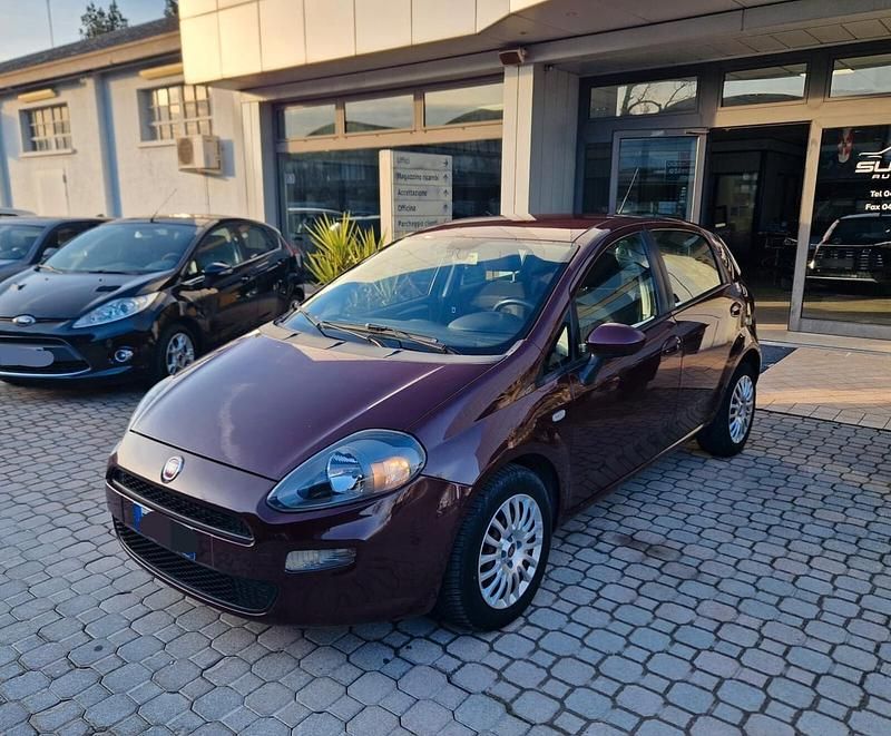 Usata Fiat Punto Lounge 85 CV (62 kW) 2014 Rosso Utilitaria