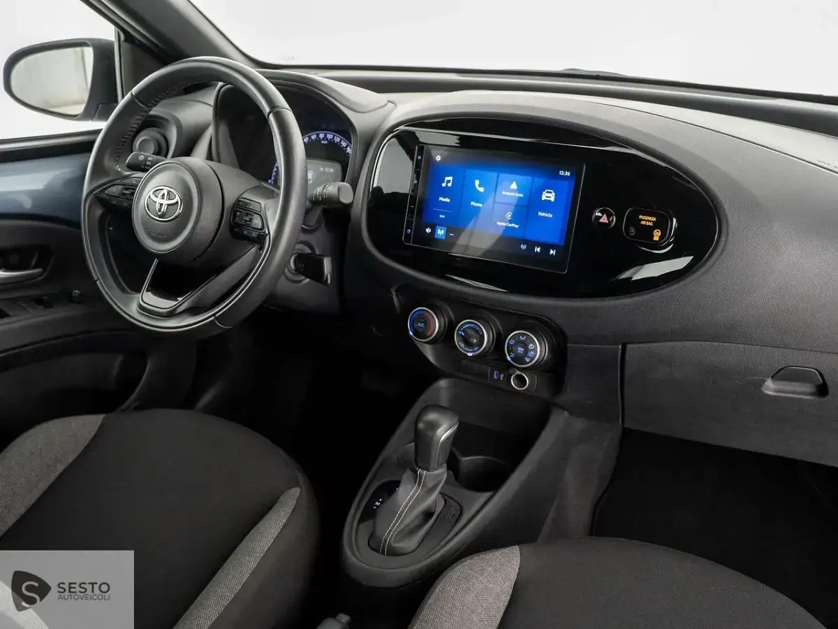 Usata Toyota Aygo X Active 72 CV (52 kW) 2024 Grigio SUV