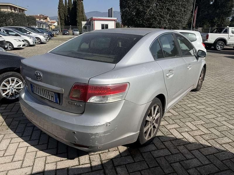 Usata Toyota Avensis Executive 150 CV (110 kW) 2009 Argento Berlina