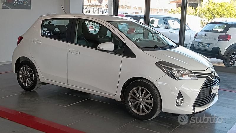 Usata Toyota Yaris Lounge 90 CV (66 kW) 2016 Bianco Berlina