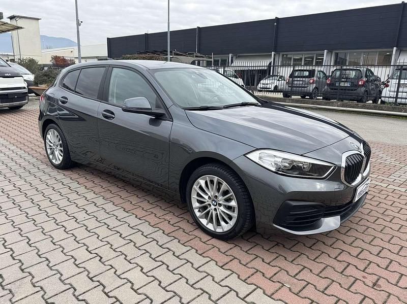 Usata BMW 116 Advantage 116 CV (85 kW) 2020 Mineral grey metall. Utilitaria