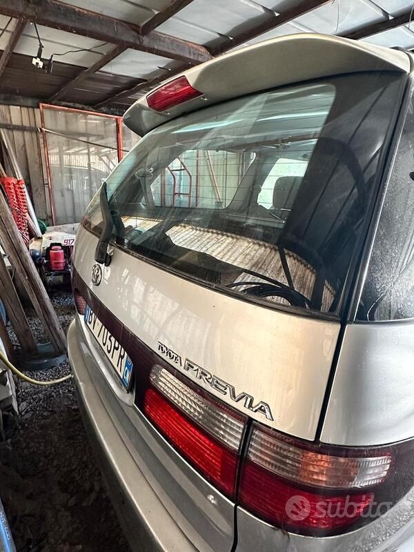 Usata Toyota Previa 116 CV (85 kW) 2001 Grigio Monovolume