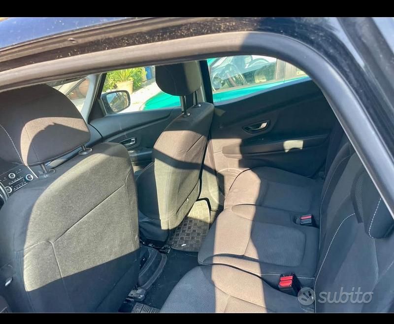 Nero Usata 2017 Renault Scénic IV Monovolume | 6500 € (Super prezzo) - Immagine 1/4