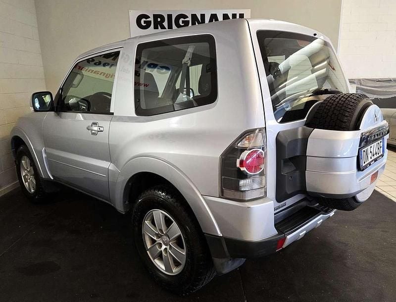 Usata Mitsubishi Pajero Invite 160 CV (117 kW) 2008 Argento SUV