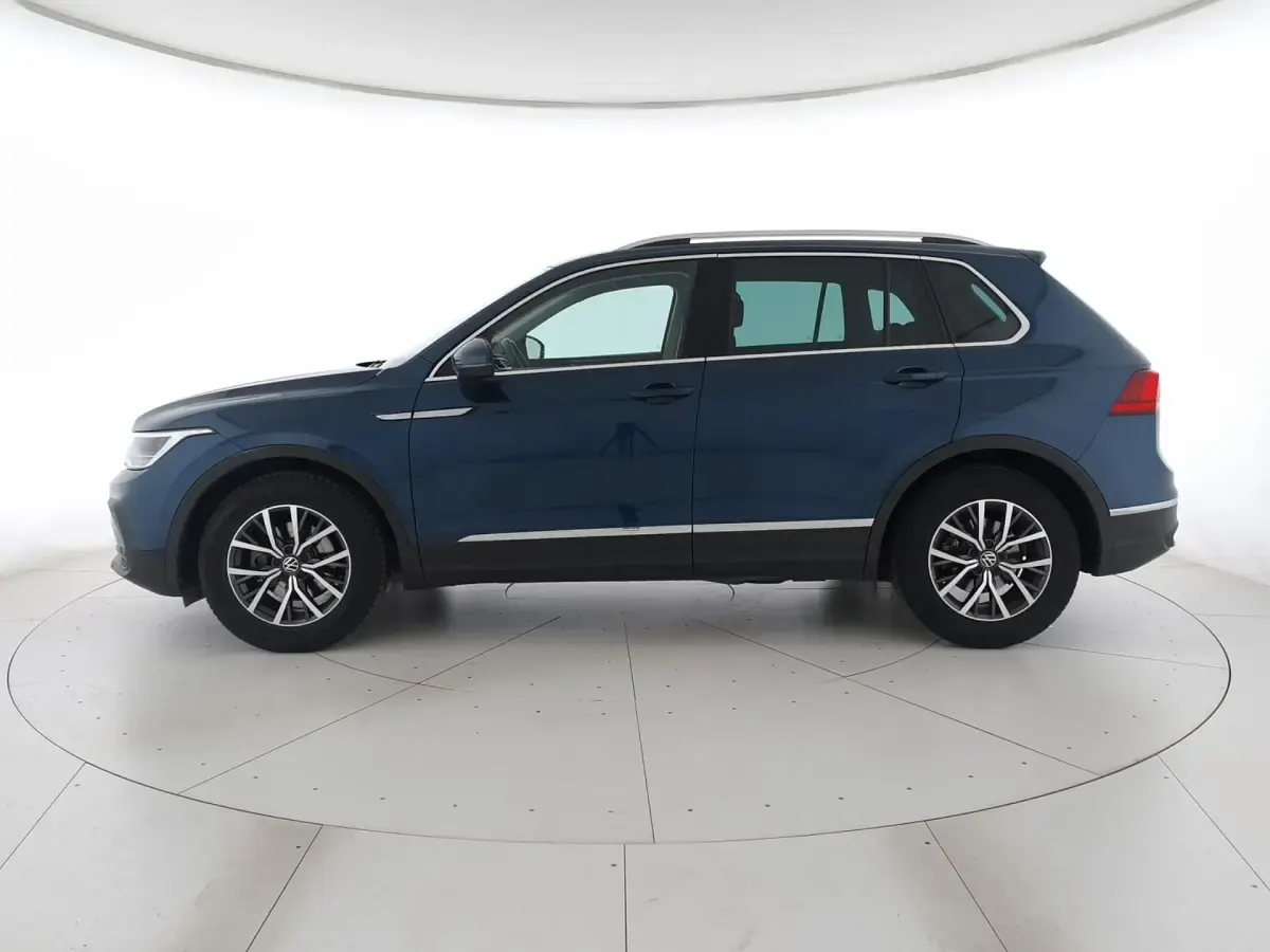 Usata VW Tiguan Life 150 CV (110 kW) 2021 Nightshade blue metallizzato SUV