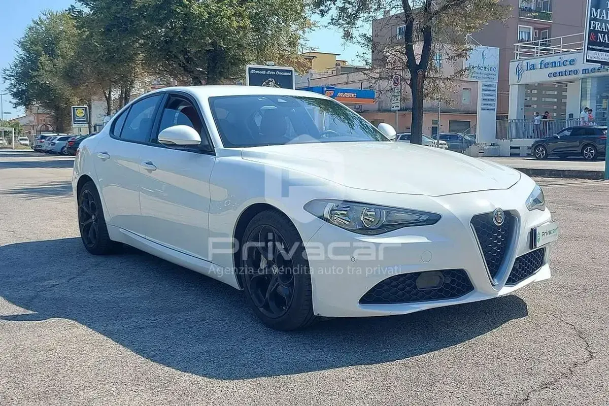 Usata Alfa Romeo Giulia Business Launch Edition 150 CV (110 kW) 2018 Bianco Berlina