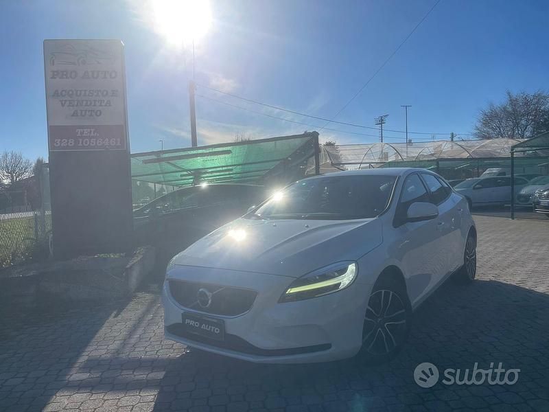 Usata Volvo V40 R-Design 120 CV (88 kW) 2019 Bianco Berlina