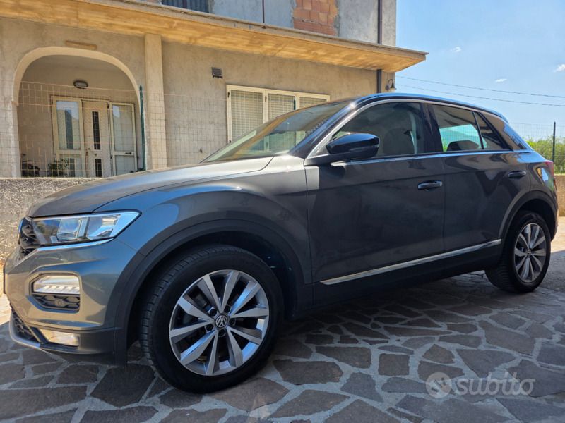Usata VW T-Roc 116 CV (85 kW) 2019 Grigio SUV