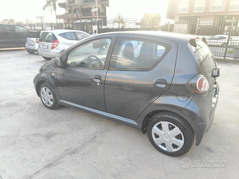 Usata Toyota Aygo 68 CV (50 kW) 2011 Nero Utilitaria
