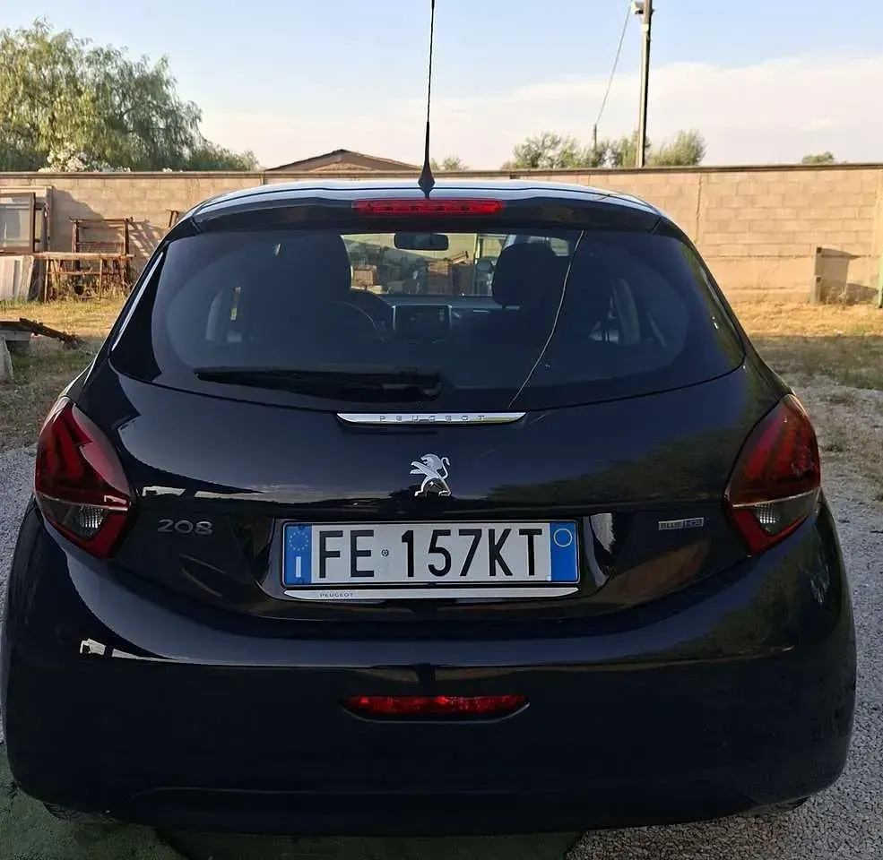 Usata Peugeot 208 Active 75 CV (55 kW) 2016 Other Utilitaria