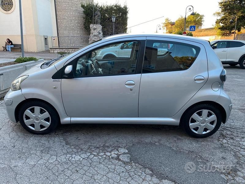 Usata Toyota Aygo 68 CV (50 kW) 2010 Grigio Utilitaria