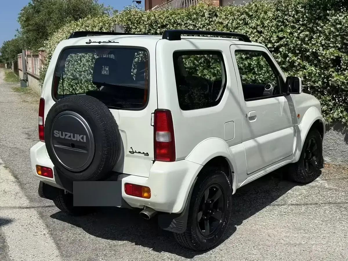Usata Suzuki Jimny 86 CV (63 kW) 2009 Bianco SUV