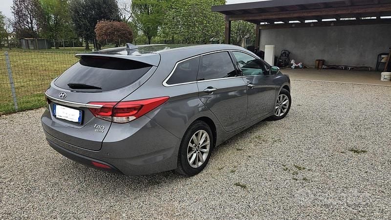 Usata Hyundai i40 141 CV (103 kW) 2017 Grigio Station wagon