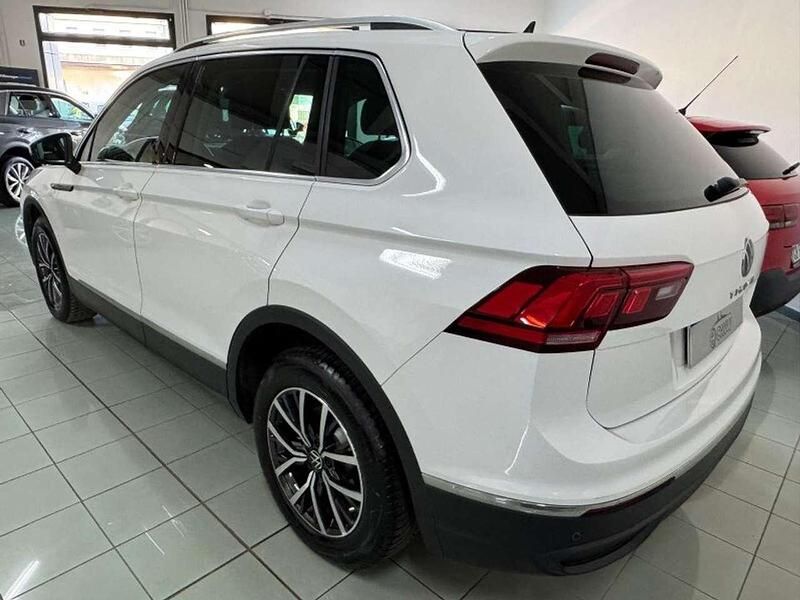 Usata VW Tiguan Life 122 CV (89 kW) 2021 Bianco SUV