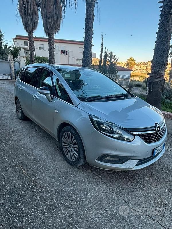 Usata Opel Zafira 2017 Grigio Monovolume