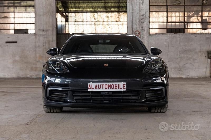 Usata Porsche Panamera 330 CV (242 kW) 2019 Grigio Berlina