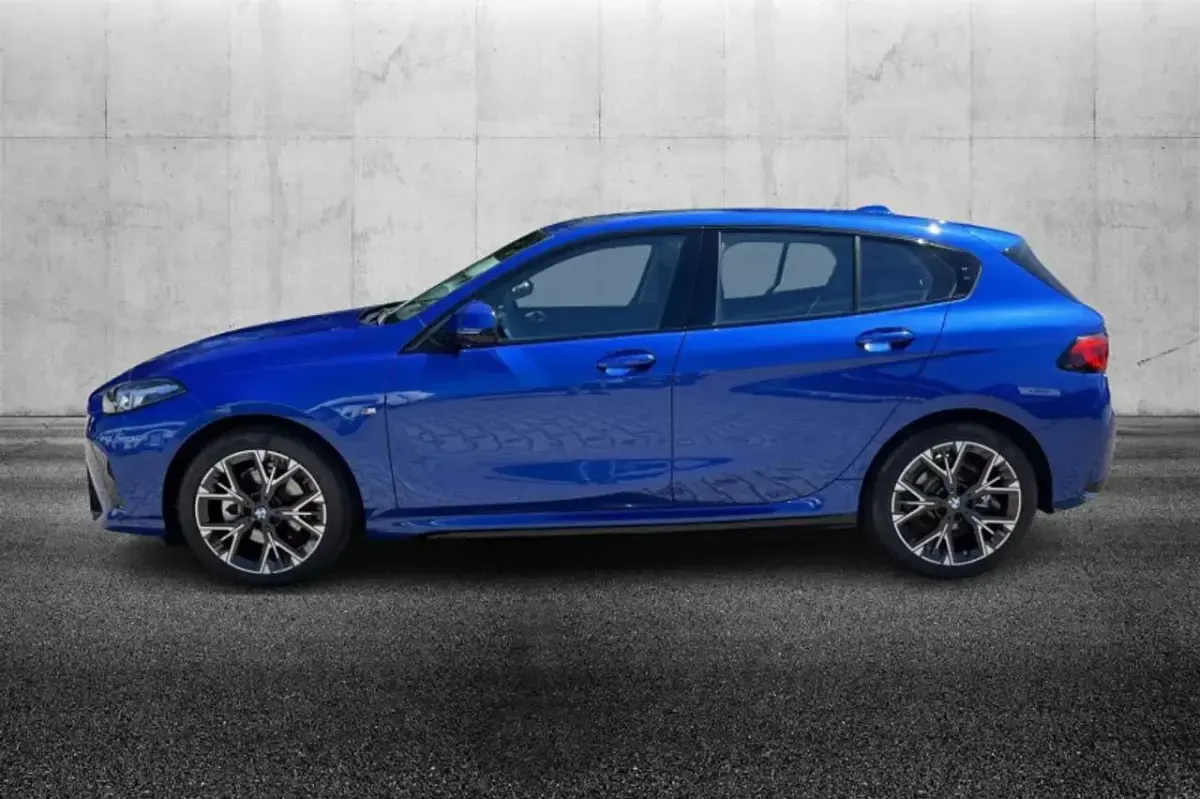 Usata BMW 120 M Sport 150 CV (110 kW) 2025 Blu/azzurro Utilitaria