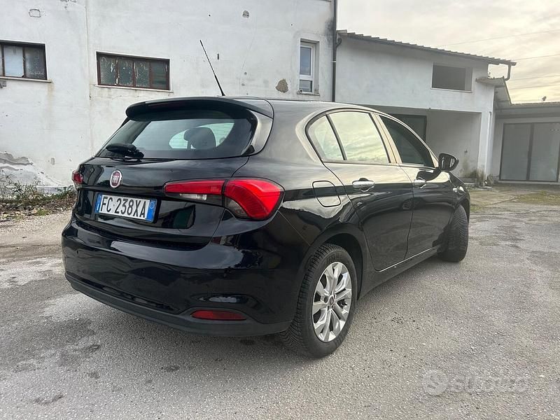 Usata Fiat Tipo Lounge 95 CV (69 kW) 2016 Nero Berlina