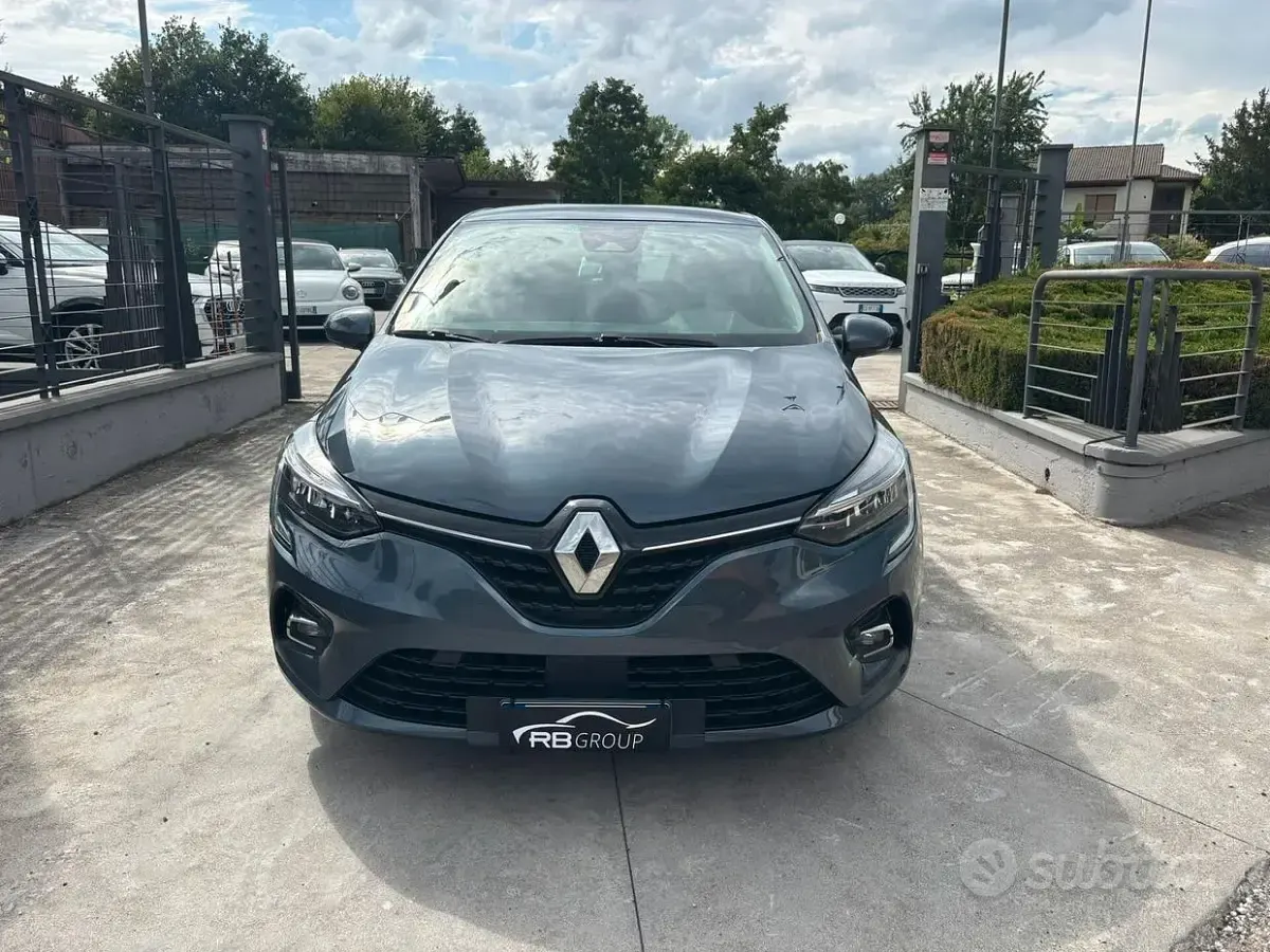 Usata Renault Clio V Techno 91 CV (66 kW) 2022 Grigio Berlina