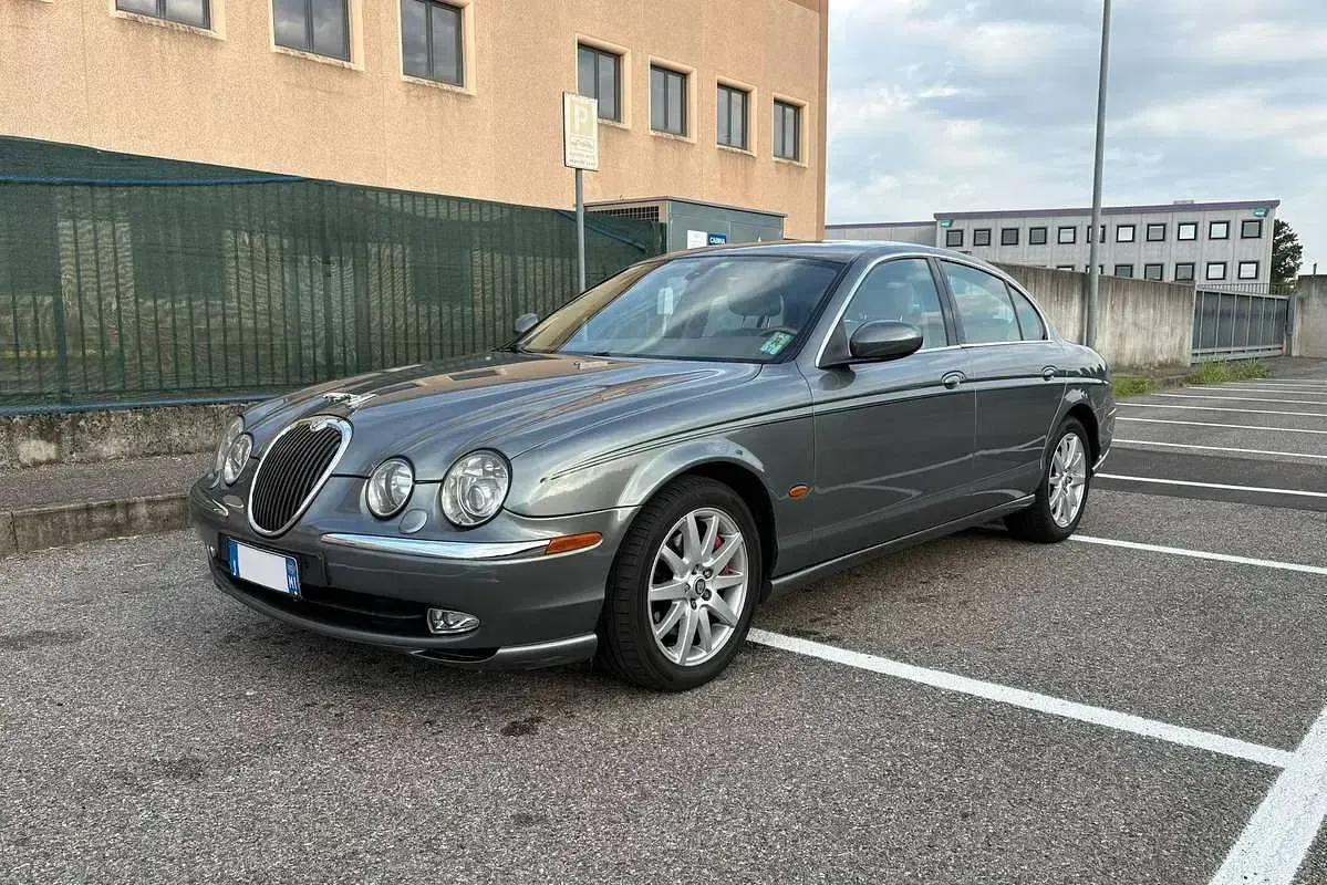 Usata Jaguar S-Type S 298 CV (219 kW) 2002 Grigio Berlina