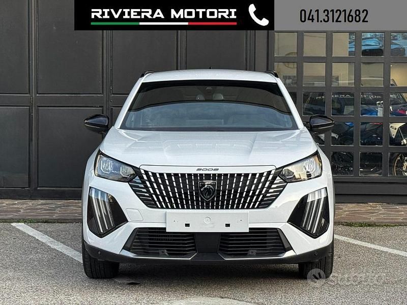 Usata Peugeot 2008 Allure 101 CV (74 kW) 2025 Bianco SUV