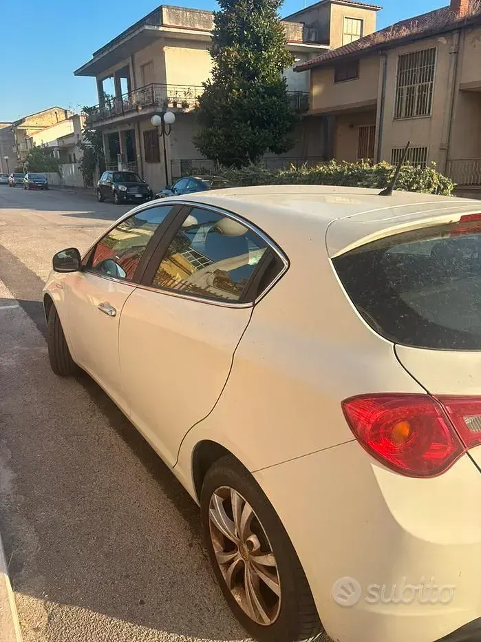 Usata Alfa Romeo Giulietta 105 CV (77 kW) 2013 Utilitaria