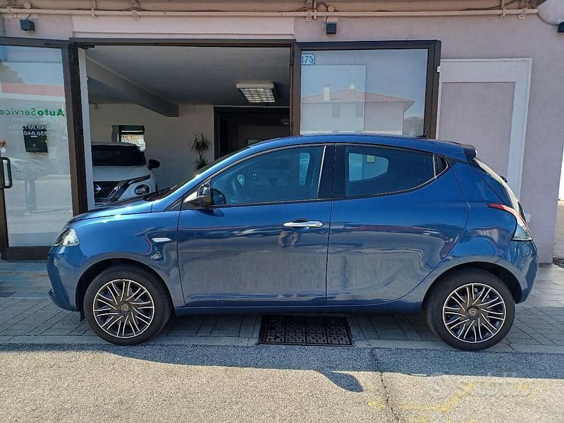 Usata Lancia Ypsilon S 70 CV (51 kW) 2022 Blu Utilitaria