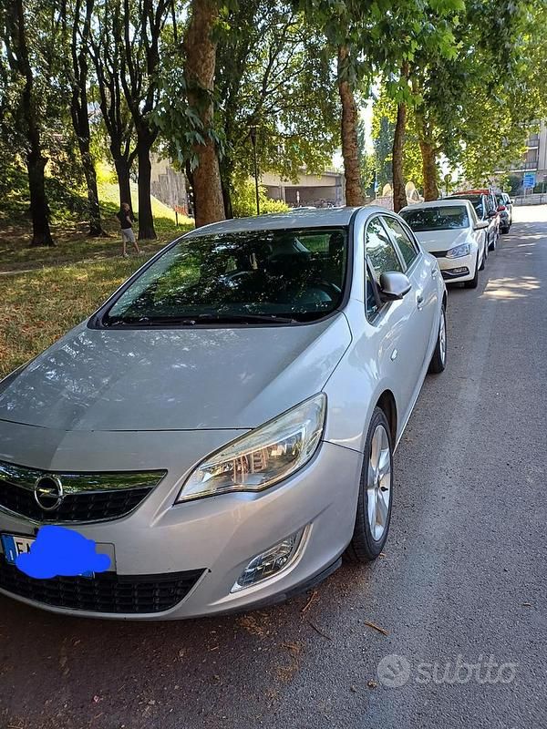 Usata Opel Astra 90 CV (66 kW) 2010 Grigio Monovolume